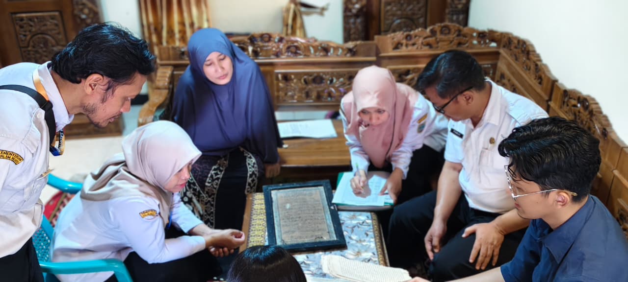 Identifikasi, Pendataan, dan Perawatan Naskah Kuno sebagai Upaya Pelestarian Warisan Budaya Tulis